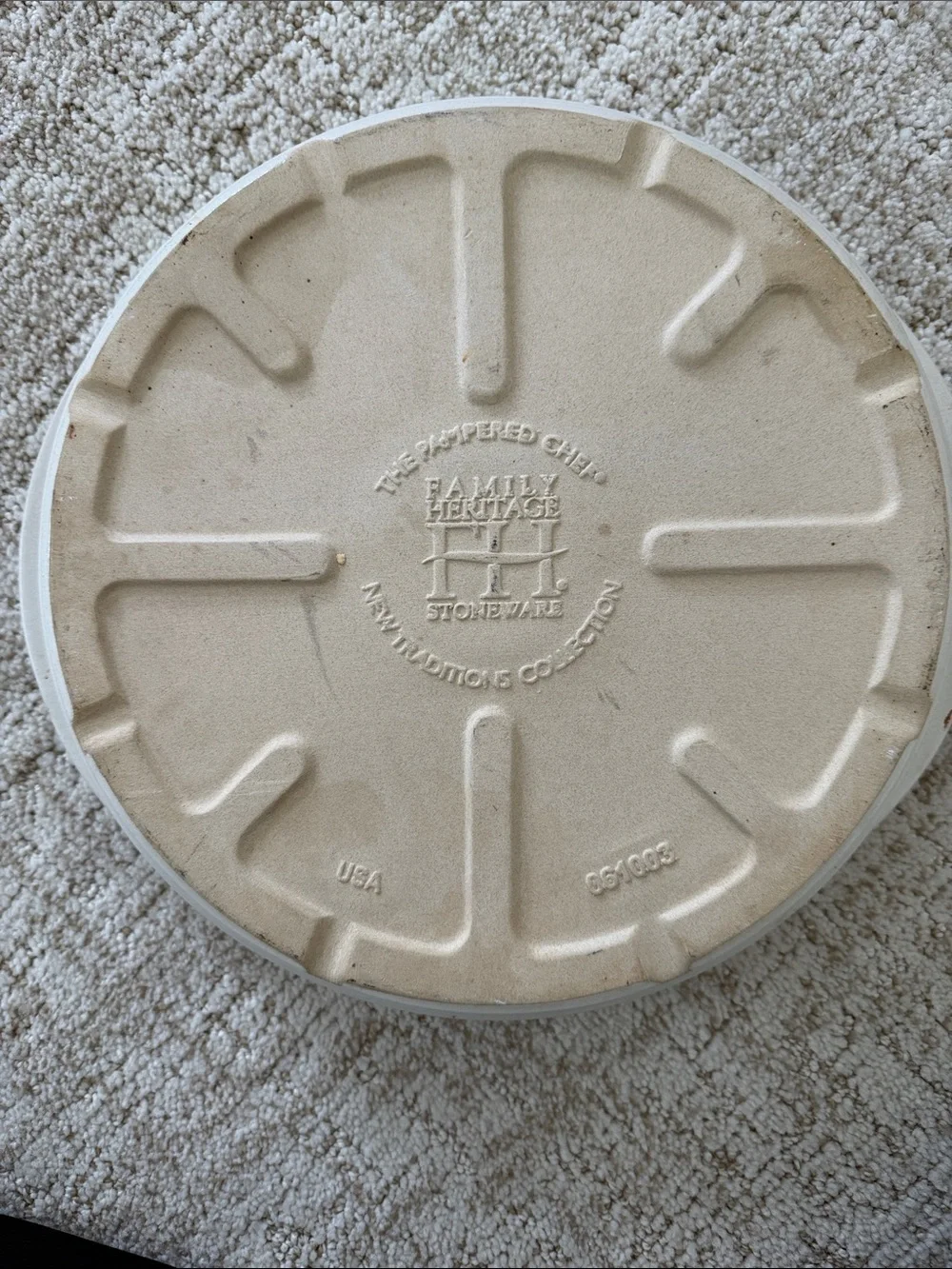 The Pampered Chef Cream Ceramic Serving Bowl - Picture 3 of 4